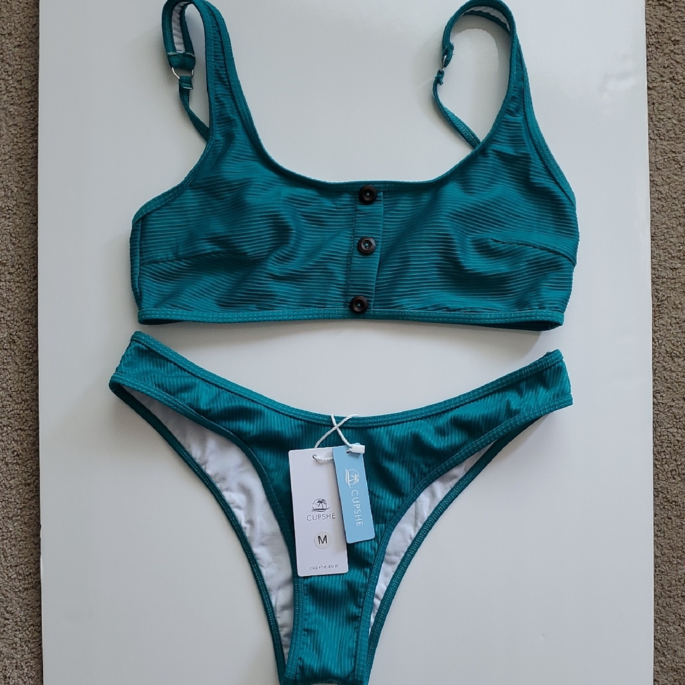 NWT Cupshe Green Bikini Set with Modern Minimalist Design Size M